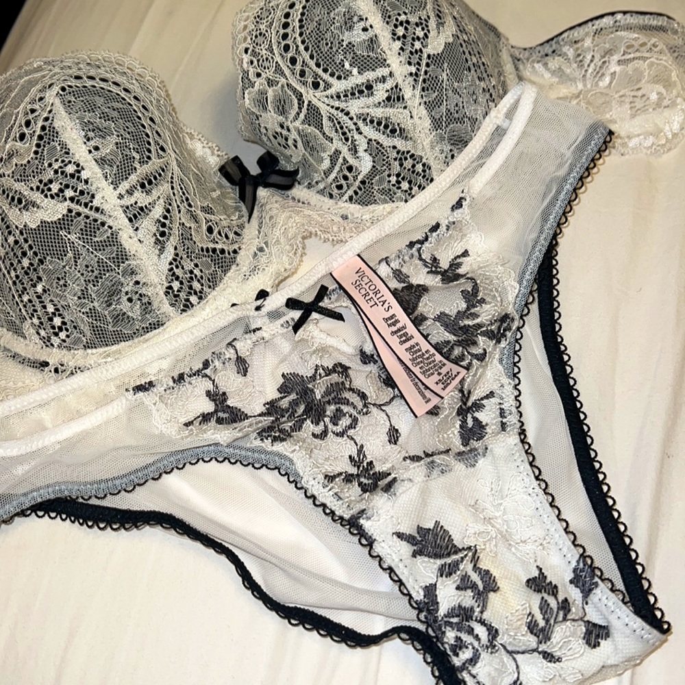 Victoria secret lace panty and bra🔴sale